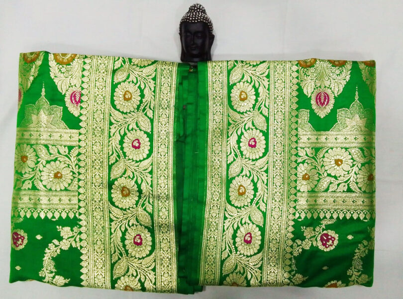 2B Emerald Green wb same colour with Golden Zari Banarasi Silk Saree - Image 3