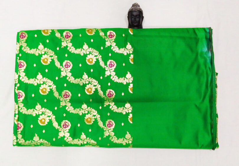 2B Emerald Green wb same colour with Golden Zari Banarasi Silk Saree - Image 5