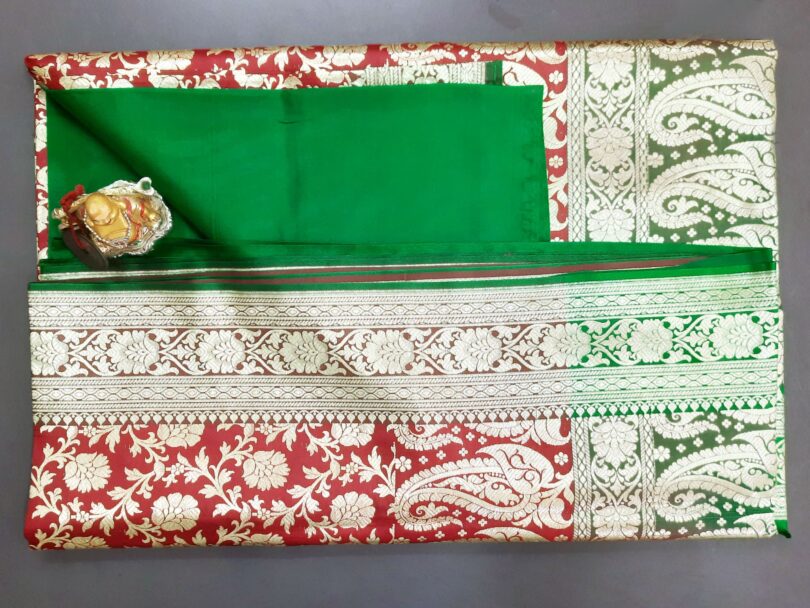 2B Crimson Red wb Emerald Green with Golden Zari Banarasi Silk Saree - Image 6