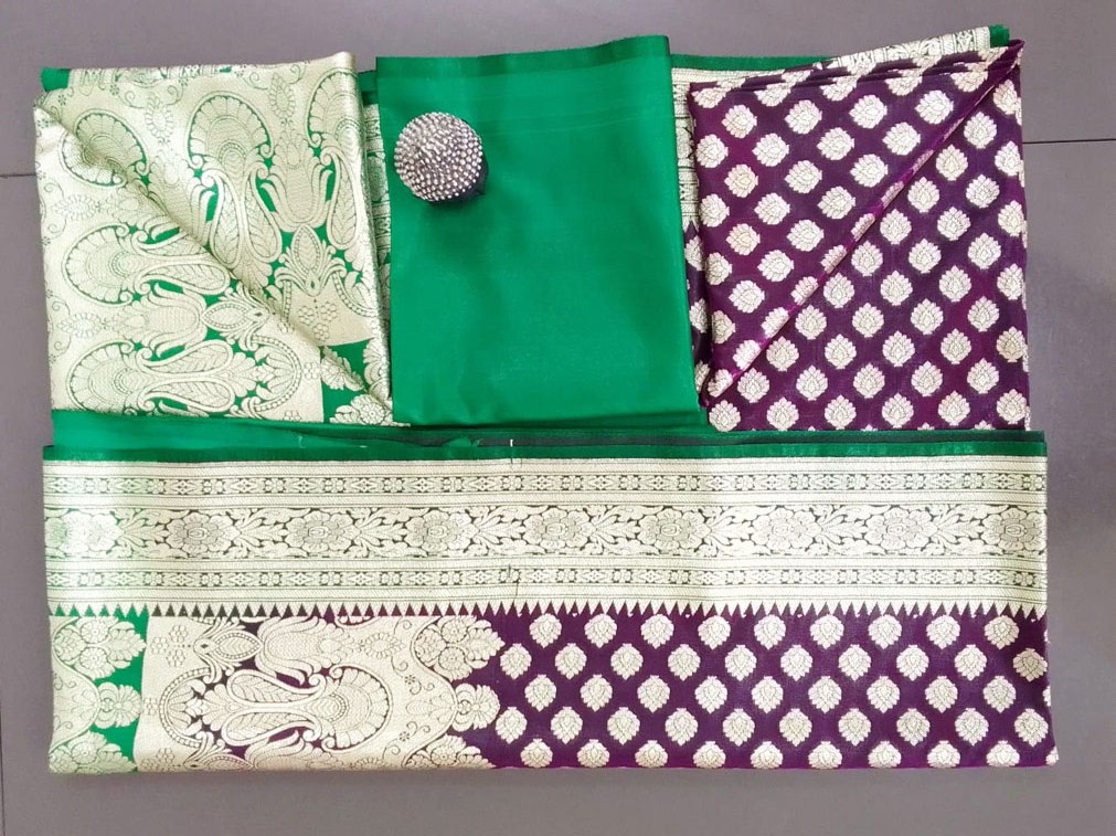 2B Wine Purple wb Emerald Green with Golden Zari Banarasi Silk Saree - Image 6