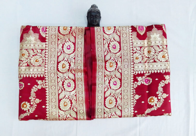 2B Currant Red wb Same colour with Golden Zari Banarasi Silk Saree - Image 3