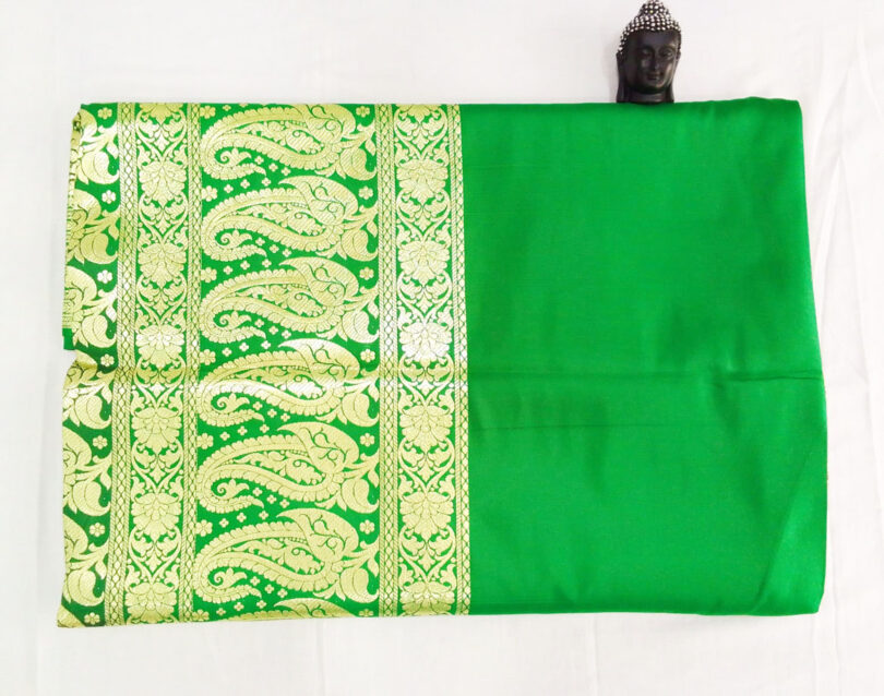 2B Crimson Red wb Emerald Green with Golden Zari Banarasi Silk Saree - Image 5